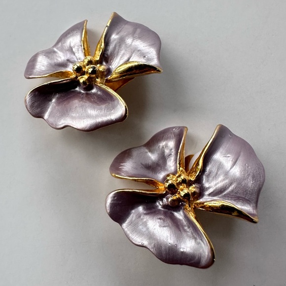 Vintage Chanel 1950s Rare Gilt Hydrangea Flower Clip Earrings by Lina Baretti - Picture 6 of 13